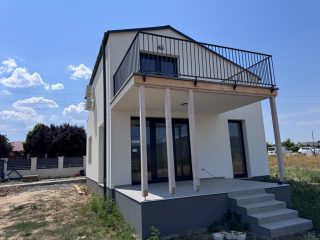 Eladó 102 m²-esikerház Vác, Csősz utca: 89'500'000 Ft