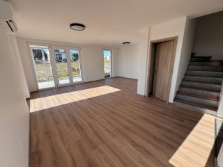 Eladó 102 m²-esikerház Vác, Csősz utca: 89'500'000 Ft