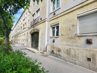Eladó 16 m²-eskülönálló garázs Vác, Dr. Csányi László körút: 12'000'000 Ft
