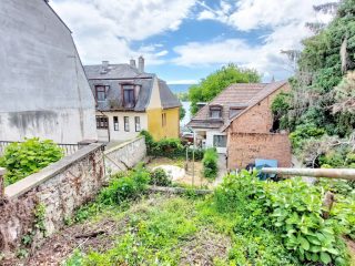 Eladó 129 m²-escsaládi ház Vác, Dunapart közeli: 144'999'000 Ft