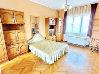 Eladó 129 m²-escsaládi ház Vác, Dunapart közeli: 144'999'000 Ft