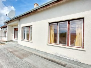 Eladó 129 m²-escsaládi ház Vác, Dunapart közeli: 144'999'000 Ft