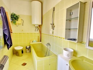 Eladó 129 m²-escsaládi ház Vác, Dunapart közeli: 144'999'000 Ft