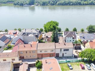 Eladó 129 m²-escsaládi ház Vác, Dunapart közeli: 144'999'000 Ft