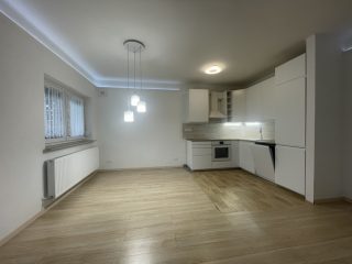 Kiadó 117 m²-essorház Vác, Eötvös utca: 450'000 Ft