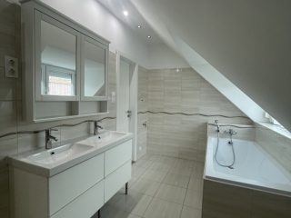 Kiadó 117 m²-essorház Vác, Eötvös utca: 450'000 Ft