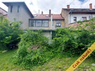 Eladó 887 m²-estelek Vác, Széchenyi István utca: 113'030'000 Ft