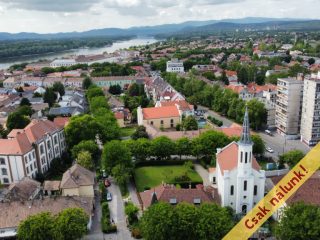 Eladó 887 m²-estelek Vác, Széchenyi István utca: 113'030'000 Ft