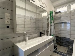 Kiadó 73 m²-estársasházi lakás Vác, Széchenyi István utca: 280'000 Ft