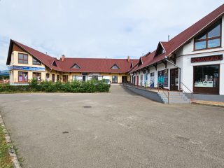 Eladó 761 m²-esüzlet üzletházban Vác, Szent László út: 630'000'000 Ft