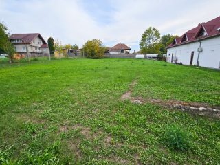 Eladó 761 m²-esüzlet üzletházban Vác, Szent László út: 580'000'000 Ft