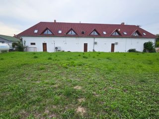 Eladó 761 m²-esüzlet üzletházban Vác, Szent László út: 580'000'000 Ft