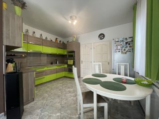 Eladó 210 m²-escsaládi ház Vác, Szivárvány utca: 179'300'000 Ft
