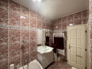 Eladó 210 m²-escsaládi ház Vác, Szivárvány utca: 179'300'000 Ft
