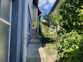 Eladó 210 m²-escsaládi ház Vác, Szivárvány utca: 179'300'000 Ft