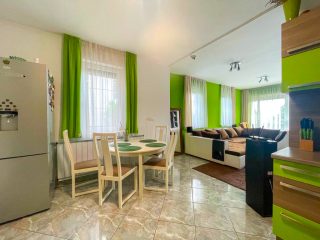 Eladó 210 m²-escsaládi ház Vác, Szivárvány utca: 179'300'000 Ft