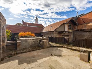 Eladó 200 m²-escsaládi ház Vác, Tímár utca: 124'900'000 Ft