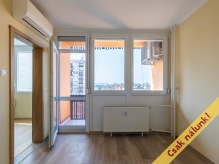 Eladó 52 m²-estársasházi lakás Vác, Vám utca: 62'000'000 Ft