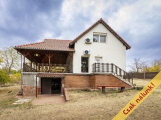 Eladó 110 m²-escsaládi ház Vác, Vizipipa köz: 118'000'000 Ft