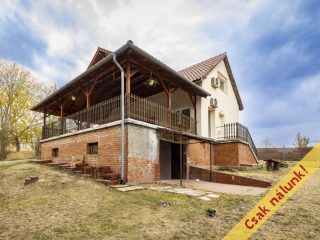 Eladó 110 m²-escsaládi ház Vác, Vizipipa köz: 118'000'000 Ft