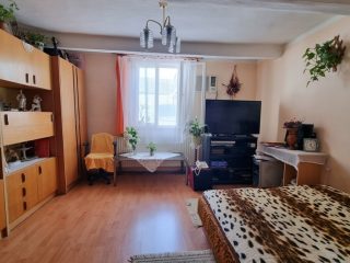 Eladó 68 m²-escsaládi ház Vác, Zátony utca: 49'500'000 Ft