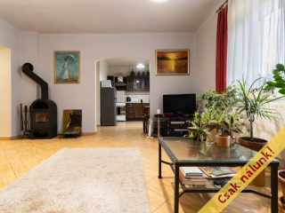 Eladó 77 m²-escsaládi ház Váchartyán, Vörösmarty utca: 64'900'000 Ft