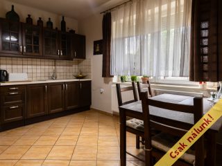 Eladó 77 m²-escsaládi ház Váchartyán, Vörösmarty utca: 64'900'000 Ft