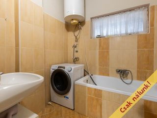 Eladó 77 m²-escsaládi ház Váchartyán, Vörösmarty utca: 64'900'000 Ft