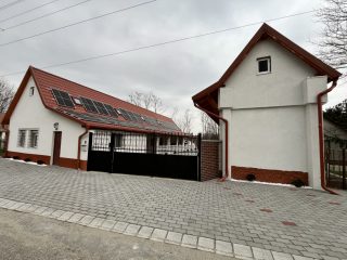 Eladó 300 m²-escsaládi ház Vasad, Panzió: 179'900'000 Ft