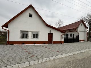 Eladó 300 m²-escsaládi ház Vasad, Panzió: 179'900'000 Ft