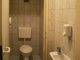 Eladó 380 m²-escsaládi ház Vecsés, Befektetés: 170'000'000 Ft