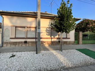 Eladó 95 m²-escsaládi ház Vecsés, Központ közeli: 81'900'000 Ft