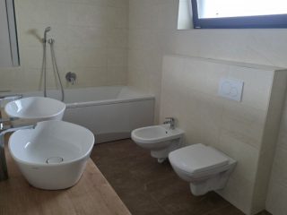 Eladó 242 m²-escsaládi ház Vecsés, Magdolna utca: 245'000'000 Ft