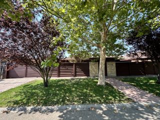 Eladó 230 m²-escsaládi ház Vecsés, Szép környezet: 299'000'000 Ft