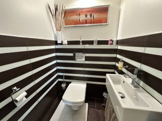 Eladó 230 m²-escsaládi ház Vecsés, Szép környezet: 299'000'000 Ft