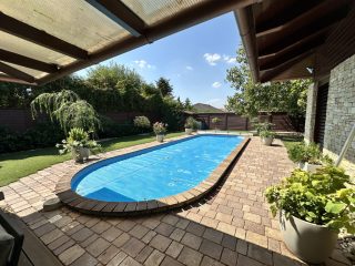 Eladó 230 m²-escsaládi ház Vecsés, Szép környezet: 299'000'000 Ft