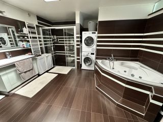 Eladó 230 m²-escsaládi ház Vecsés, Szép környezet: 299'000'000 Ft