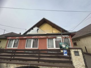 Eladó 395 m²-escsaládi ház Vecsés, Üzlethelyiség + Lakás: 199'000'000 Ft