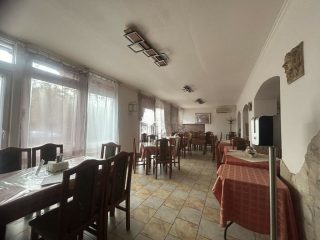 Eladó 395 m²-escsaládi ház Vecsés, Üzlethelyiség + Lakás: 199'000'000 Ft