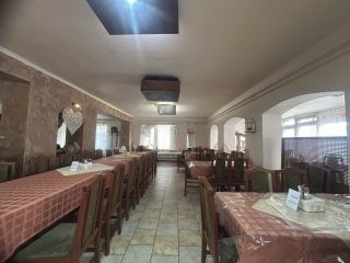 Eladó 395 m²-escsaládi ház Vecsés, Üzlethelyiség + Lakás: 199'000'000 Ft