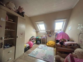 Eladó 395 m²-escsaládi ház Vecsés, Üzlethelyiség + Lakás: 199'000'000 Ft