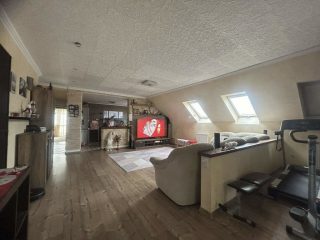 Eladó 395 m²-escsaládi ház Vecsés, Üzlethelyiség + Lakás: 199'000'000 Ft