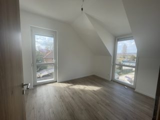 Eladó 91 m²-esikerház Velence, Tájékoztató utca: 120'000'000 Ft