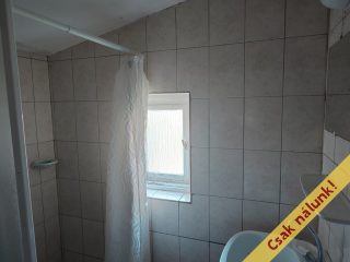 Eladó 38 m²-esüdülő Velence (Velence) , Balatoni út: 24'000'000 Ft