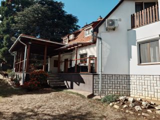 Eladó 150 m²-escsaládi ház Velence (Velence) , Bogrács utca: 139'000'000 Ft