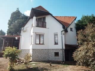 Eladó 150 m²-escsaládi ház Velence (Velence) , Bogrács utca: 139'000'000 Ft