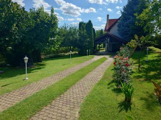 Eladó 176 m²-escsaládi ház Velence (Velence) , Tünde utca: 198'000'000 Ft