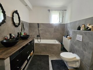 Eladó 160 m²-escsaládi ház Veresegyház, Patak utca: 113'000'000 Ft