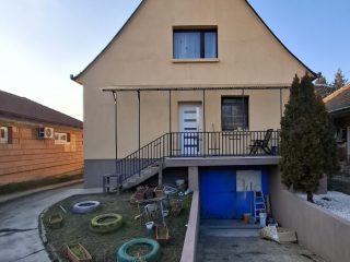 Eladó 150 m²-escsaládi ház Veresegyház, Petőfi utca: 94'500'000 Ft