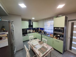 Eladó 150 m²-escsaládi ház Veresegyház, Petőfi utca: 94'500'000 Ft